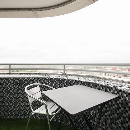 Luxury Panoramic Balcony Swindon Central Exterior foto