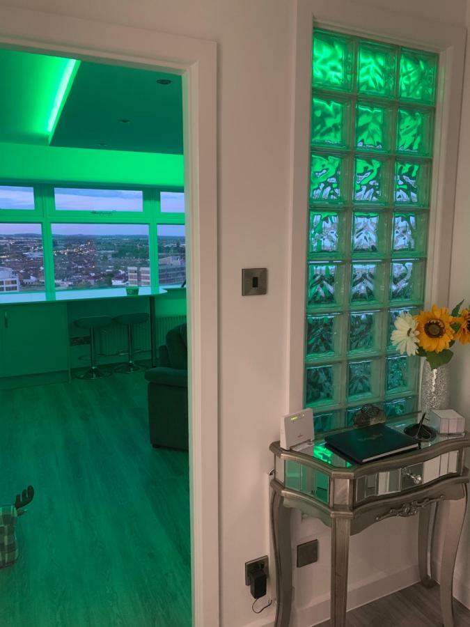 Luxury Panoramic Balcony Swindon Central Exterior foto