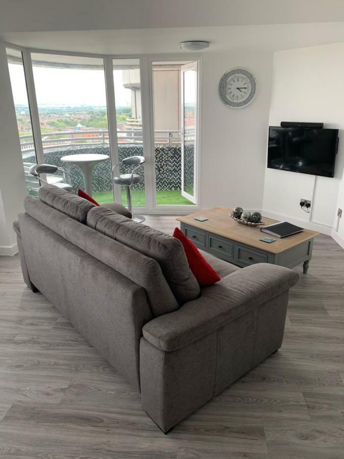 Luxury Panoramic Balcony Swindon Central Exterior foto